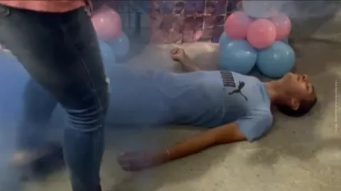 VIDEO: Se desmaya en fiesta de revelación de género de su bebé.