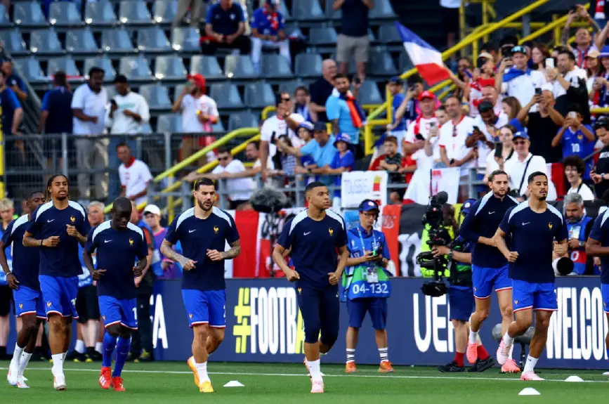 Calentamiento de Francia vs Polonia.jpg