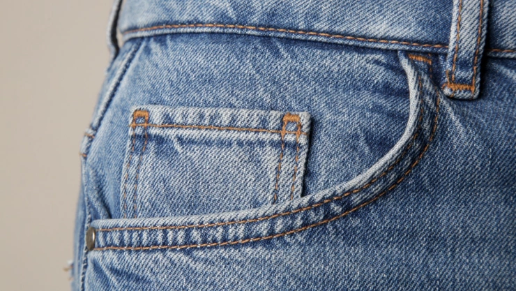 El bolsillo diminuto en los jeans tiene una función muy útil que no muchos conocen