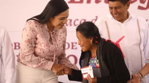 En Edomex, 1.2 millones de adultos mayores de más de 65 años de edad reciben la Pensión Bienestar 2023.