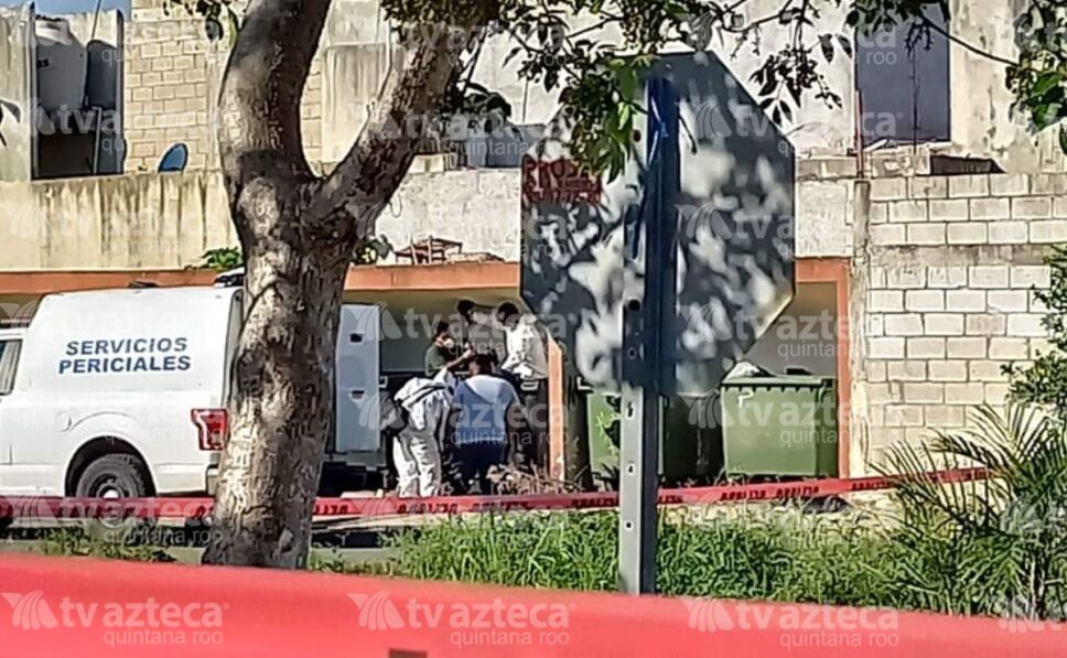 Hallan cuerpo mientras limpiaban en Villas del Sol en Solidaridad 1