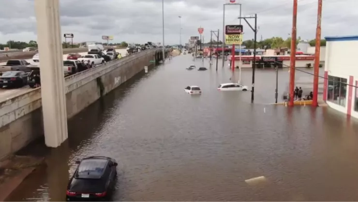 Confirman 8 muertos tras el paso del Huracán Beryl en Texas