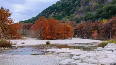 Garner State Park en Texas muestra el inmenso paisaje otoñal de la temporada