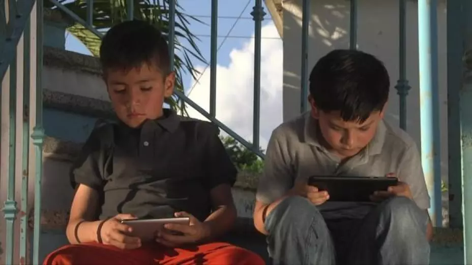 -como-se-divierten-mas-los-ninos-con-o-sin-celular-