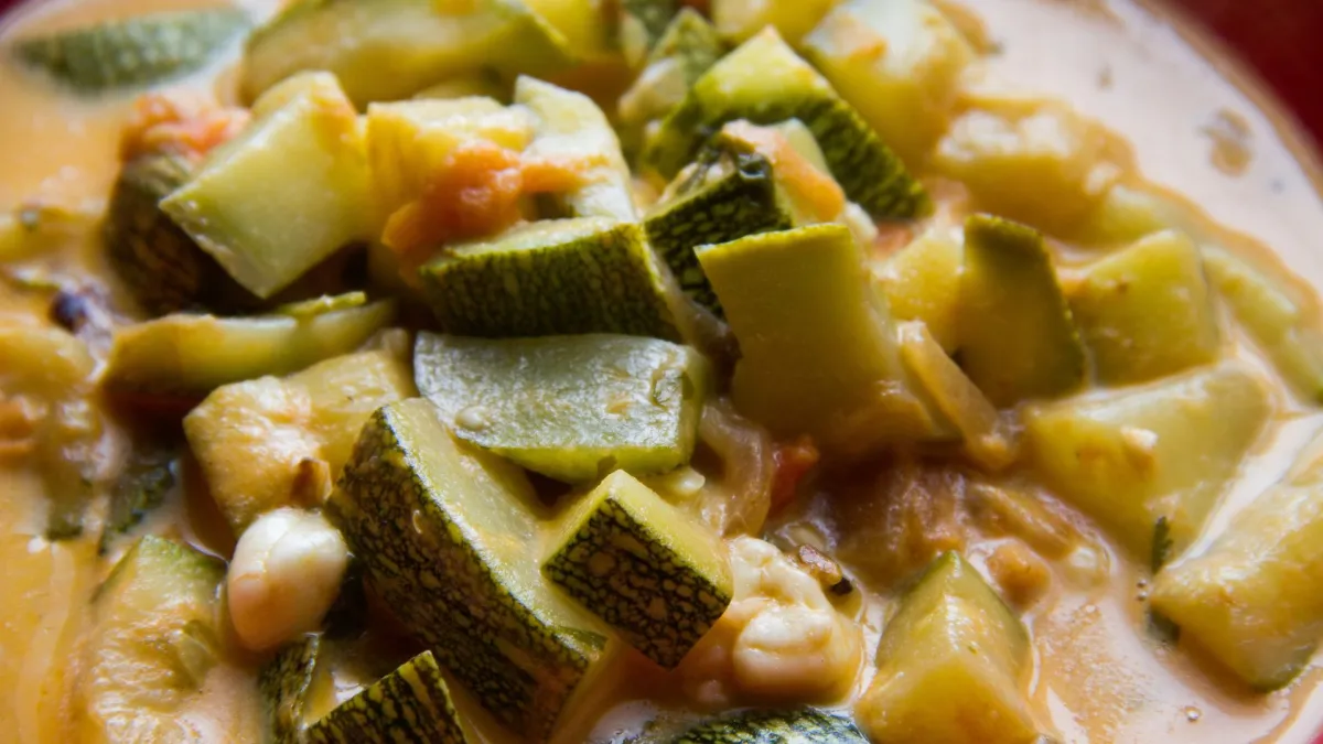 Receta fácil calabacitas a la mexicana 6 pasos