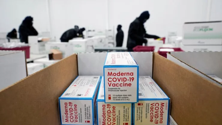 El personal del Centro Médico para Asuntos Veteranos de Jamaica Plain en Boston, descubrió que la clavija del congelador estaba suelta después de que un trabajador lo desconectara accidentalmente durante la limpieza.