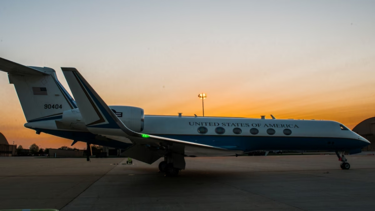 Avión donde viaja Markwayne Mullin, secretario de Seguridad Nacional de Estados Unidos