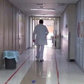 Especialistas advierten sobre síntomas y prevención del cáncer testicular en jóvenes.jpeg