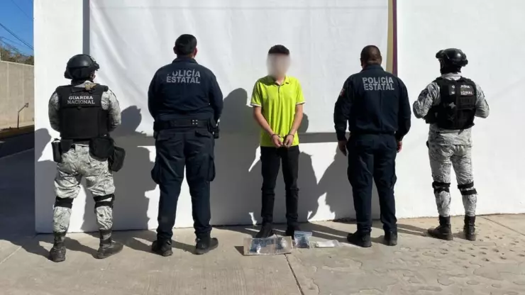 Sujeto armado detenido en la 10 de Mayo, en Culiacán