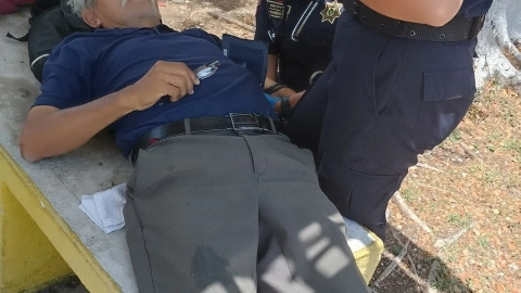 Abuelito desmayado en la Avenida Quetzalcóatl de Mérida desata movilización policiaca; ¿ya fue atendido?