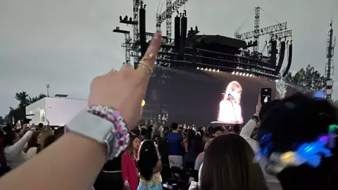 Jóvenes prefieren ir a conciertos que al trabajo