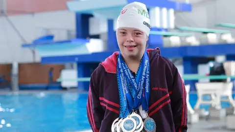 sirenas-especiales-equipo-natación-artística-adaptada-sindrome-down-medallas-chio