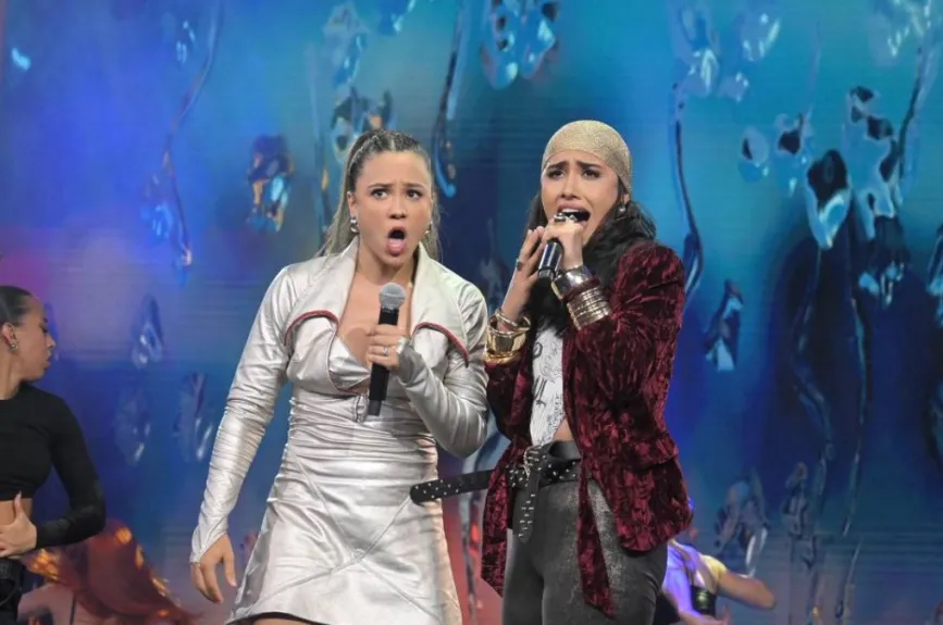Ya que los críticos opinaron que la coreografía estaba fuera de lo que realmente quiere transmitir la letra de la canción.
