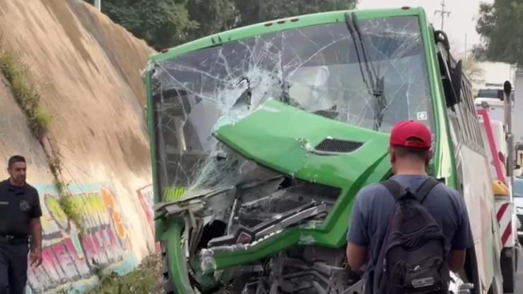 Accidente en la México-Querétaro: Camión choca y deja 8 lesionados
