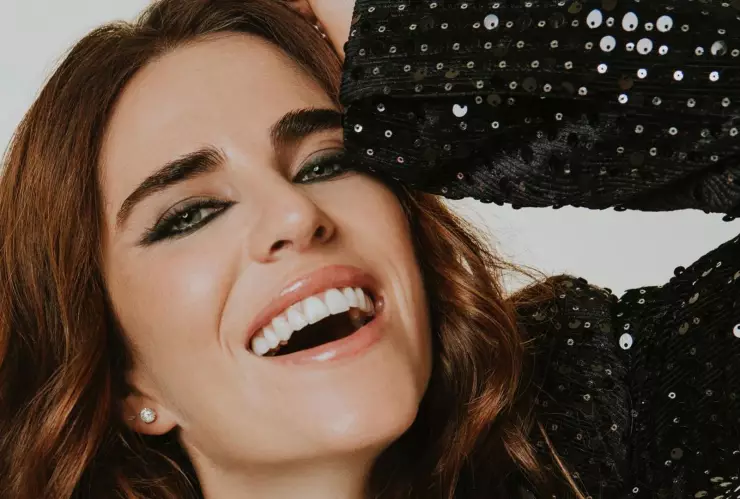 karla souza gana emmy.jpg