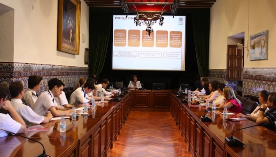 La diferencia en las tasas de ocupación entre quienes tenían educación superior y quienes no concluyeron la educación básica resultó de 28 puntos porcentuales para los hombres y 44 para las mujeres