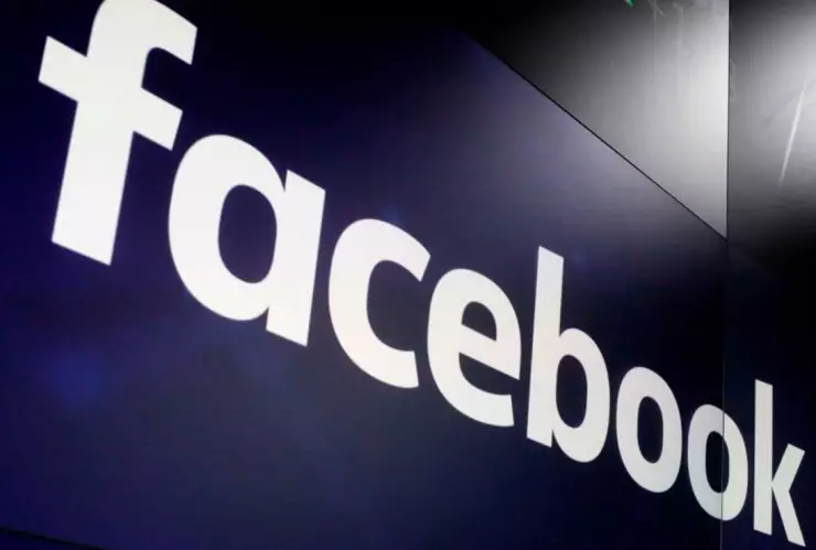 Facebook entrega historial de chats.