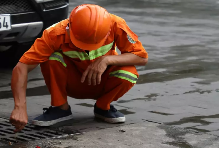 Derrame de combustible en Ciudad Lago, Nezahualcóyotl, ya afecta tomas de agua en la zona