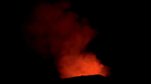 Volcán Villarrica lanza lava en Chile