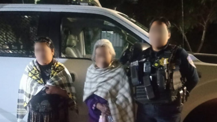 Resguardan a adulta mayor oriunda de Amealco desorientada en la Alameda Hidalgo