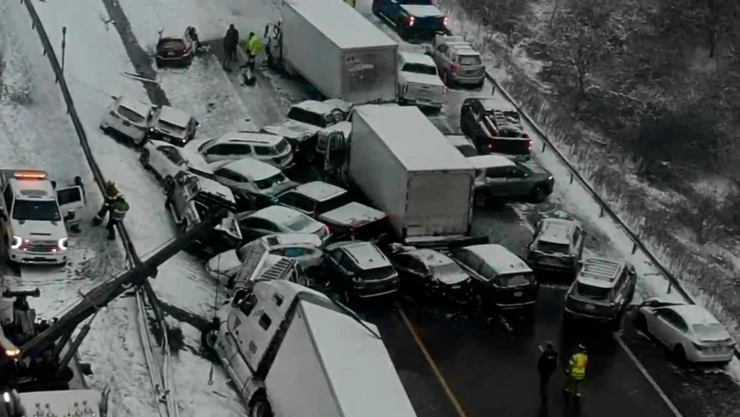 Carambola en autopista de Nueva York enero 2026.jpg