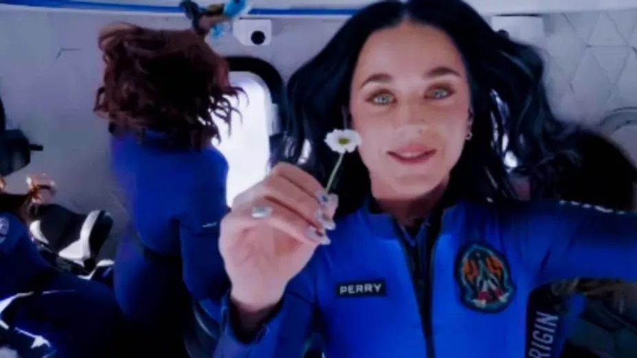 katy-perry-comparte-primer-video-flotando-espacio.jpg