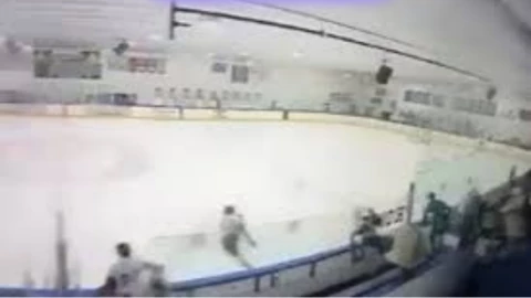 Tiroteo en pista de hockey deja tres muertos y varios heridos.