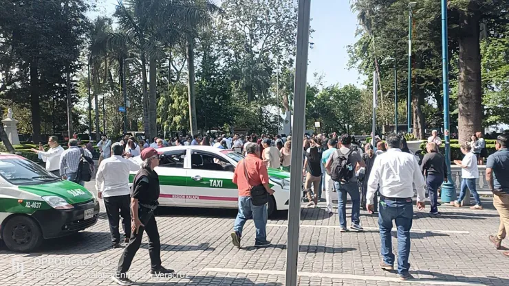 Ciudadanos evacuaron edificios del centro de Xalapa tras el sismo