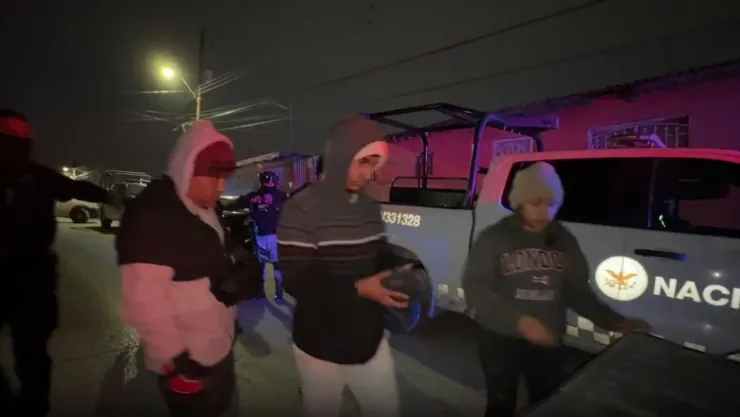 Rescatan a 13 migrantes que estaban secuestrados bajo candado en una casa en Ciudad Juárez