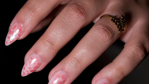 uñass rosas con corazones.jpg