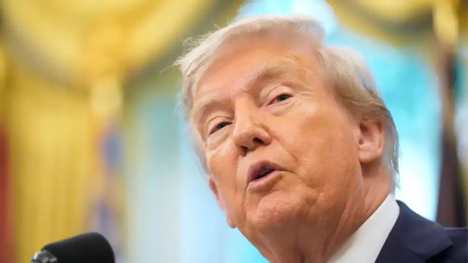 Donald Trump habla en un evento en la Casa Blanca.