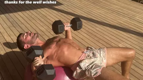 zac efron haciendo ejercicio despues de accidente