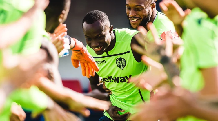Raphael Dwamena con el Levante