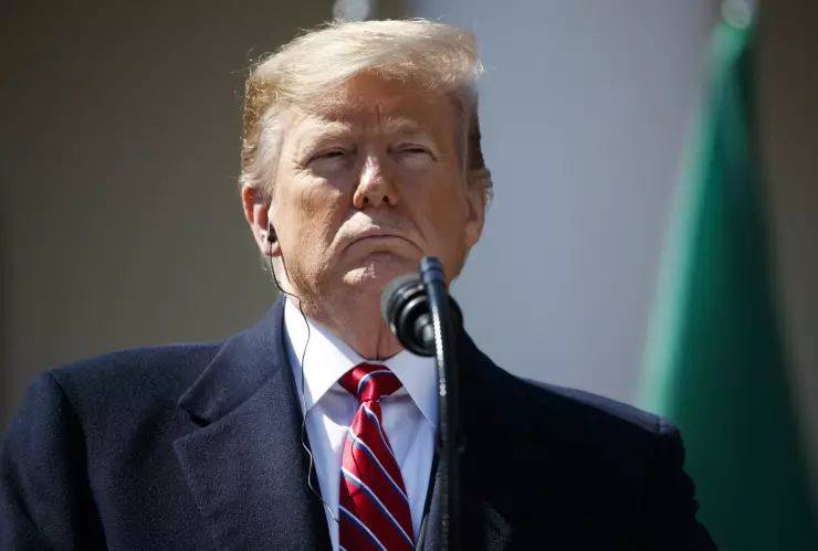 El presidente ordenó una investigación de antecedentes extremos, insistiendo en que Estados Unidos debe garantizar que las personas admitidas en este país no tengan actitudes hostiles hacia él. Imagen: AP