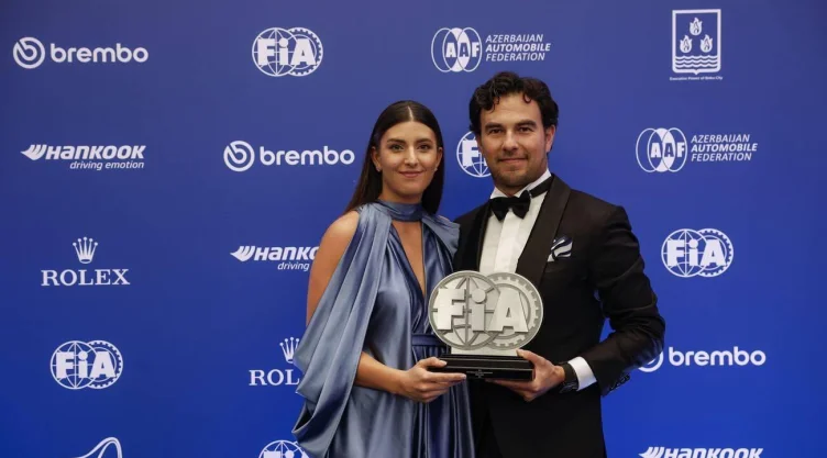 Checo Pérez, piloto de Red Bull, y su esposa Carola.jpg