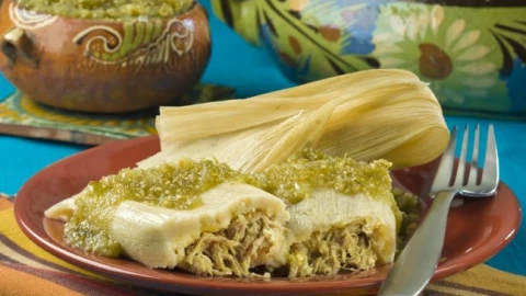 TAMALES VERDES DE POLLO