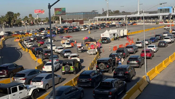 Cruzar a Estados Unidos hoy viernes 7 de agosto podría tomar horas; revisa las filas en las garitas de Tijuana