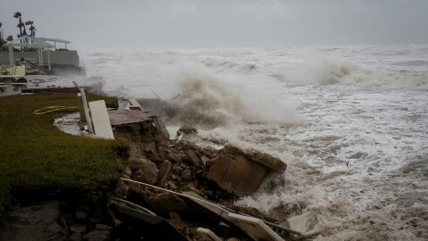 “Nicole” dejó al menos 2 muertos en Florida