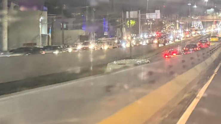 ¡ATENCIÓN! Se reporta caos vial desde el distribuidor Juan Pablo II hasta el puente La Herradura en León.png