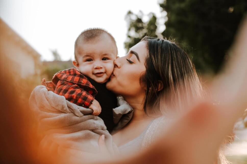 frases para mama cargando bebe