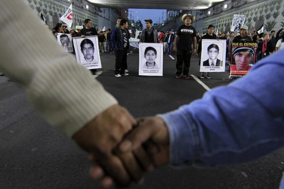Consignan a implicado en caso Ayotzinapa
