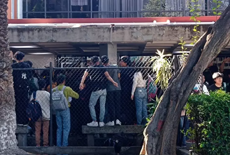 Prepa 5 de la UNAM se va a paro indefinido