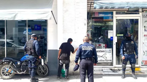 Por grafitear paredes, detienen a dos jóvenes en Mérida