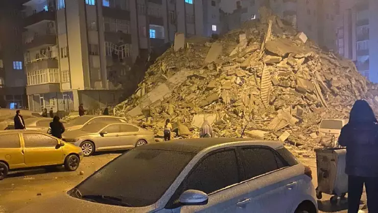 sismo de magnitud 7,8 sacude turquia.jpg