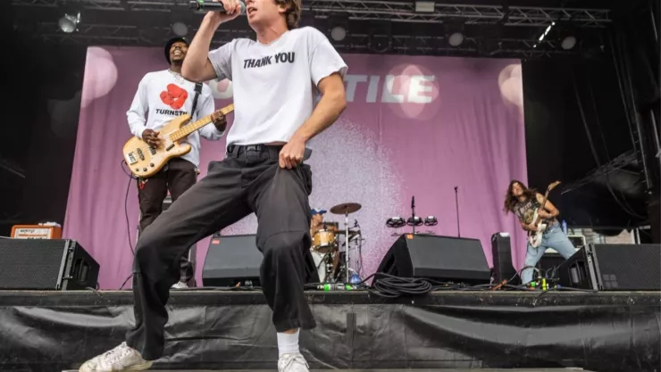 Brady Ebert acusado de intento de homicidio qué pasó con el exguitarrista de Turnstile