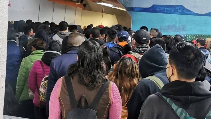 Aglomeración en Metro CDMX.jpg