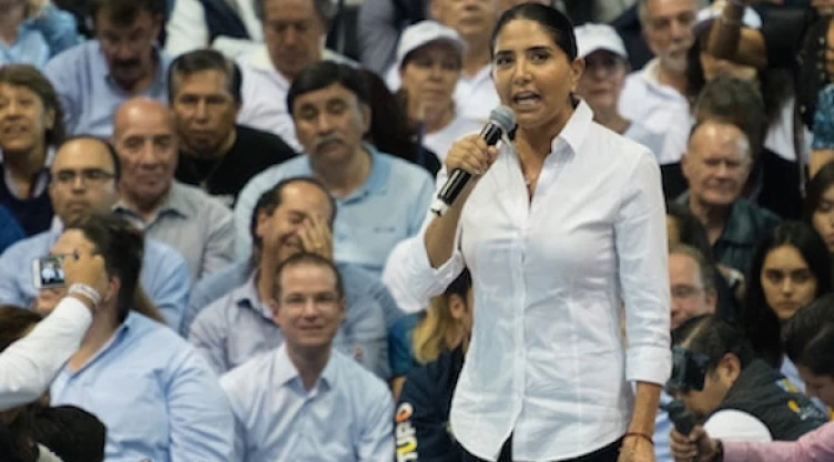 Alejandra Barrales.