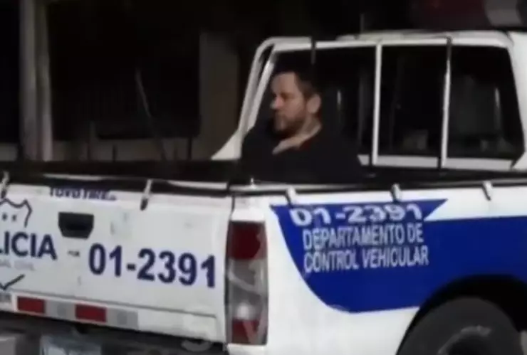 Hombre arrestado pide que borren WhatsApp antes de entregarle teléfono a su esposa.png
