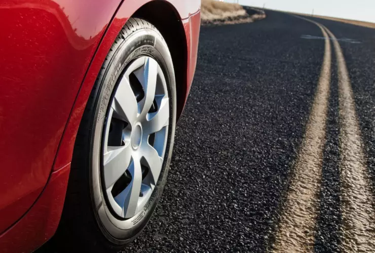 ¿Te vas de viaje por la carreta? Lo que debes saber sobre la presión de las llantas