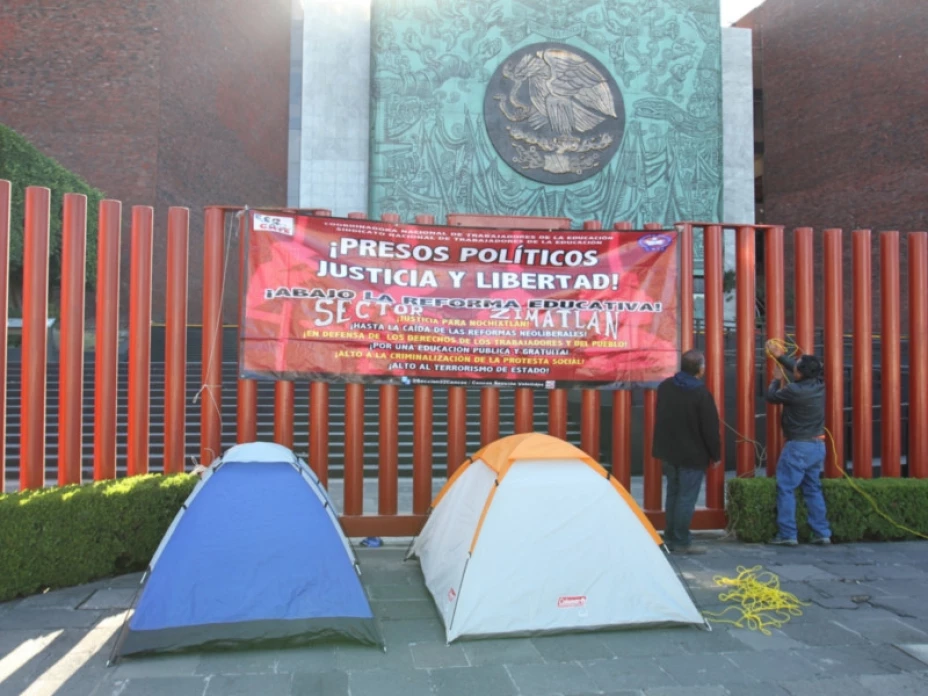 Plantón CNTE en San Lázaro